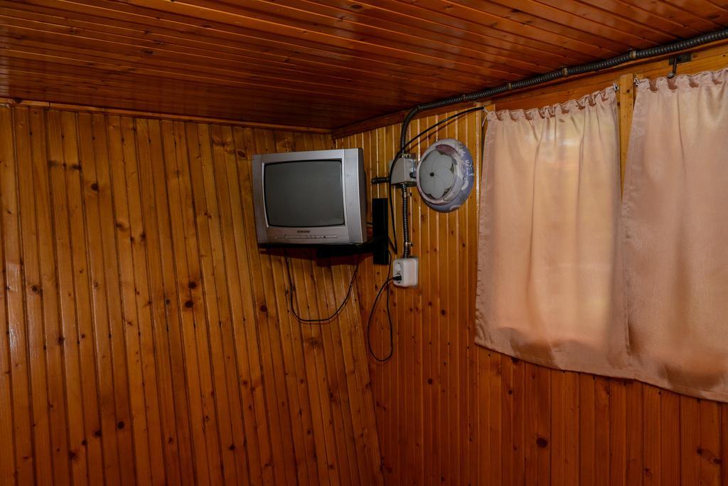 Camping Robinson Country Club Oradea Quarto foto